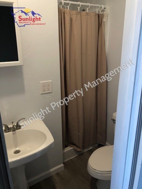 Building Photo - "Cozy 1-Bedroom Gem in Laurel's Heart - Perfect for Comfortable Living!"