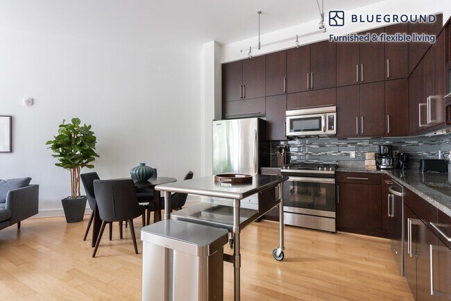 Foto del edificio - 8210 Crestwood Heights Dr