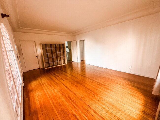 Foto del edificio - 1728 E 3rd St