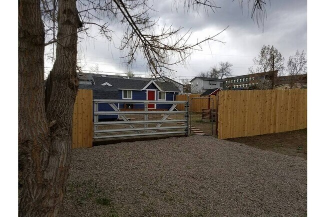 Building Photo - 1465 Juniper St