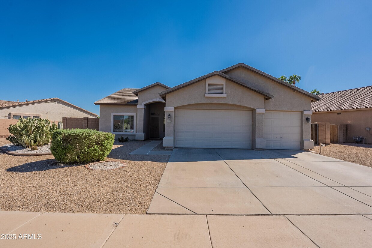 Primary Photo - 2033 N 110th Ave