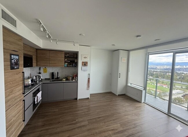 Photo du bâtiment - 13428-13105 105 Ave