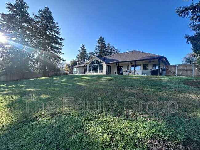 Foto del edificio - 531 High Sierra Dr