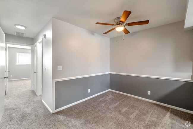 2BR, 2BA - 935SF - Dining Room - Stratford East Apartments