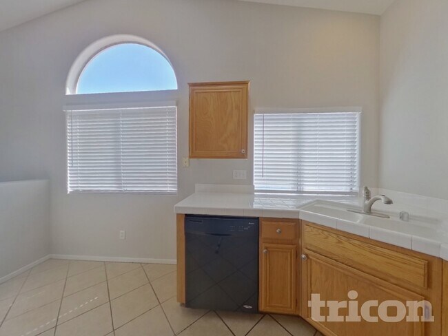 Building Photo - 604 Lively Fiesta Way
