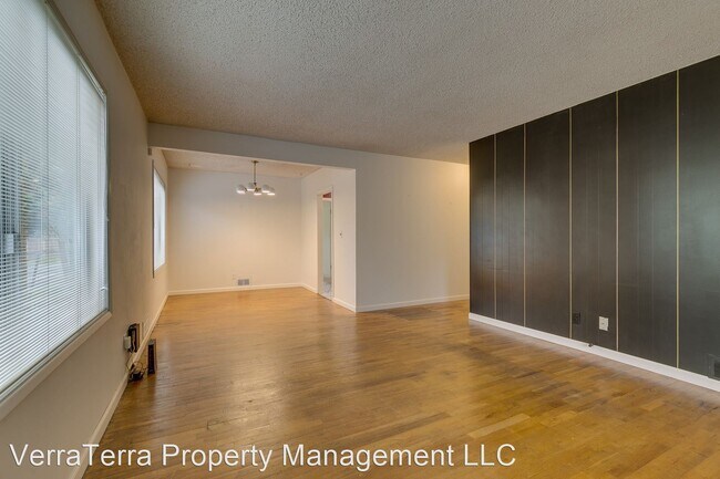 Building Photo - 3 br, 1 bath House - 13717 Stone Ave N