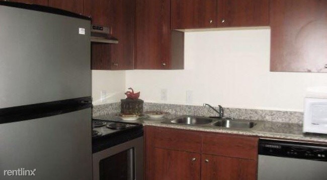 Building Photo - 5950 Antoine Dr