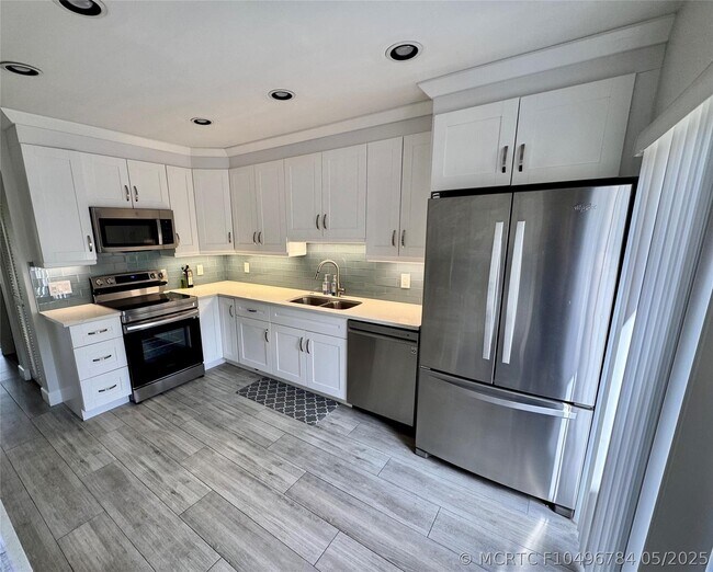 Building Photo - 22028 Las Brisas Cir