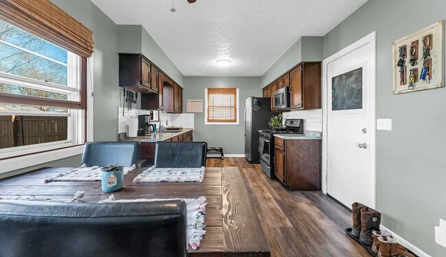 Foto del edificio - 349 Longford Ave