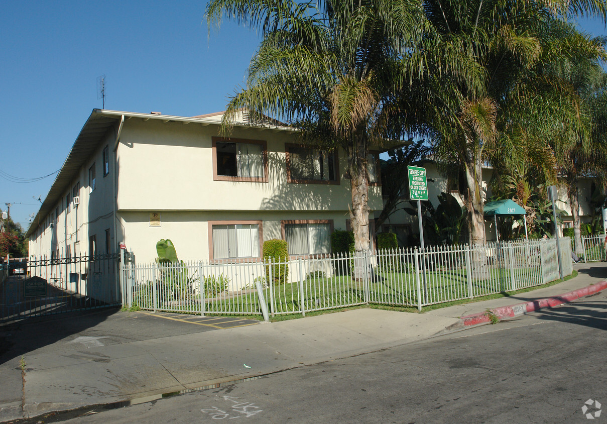 Primary Photo - Rosemond Apartment