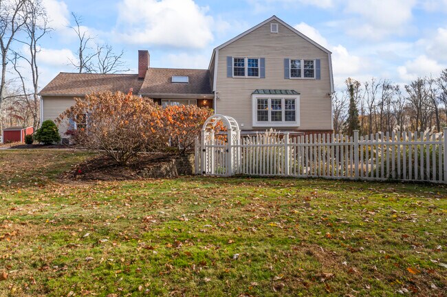 Building Photo - 23 Westview Dr