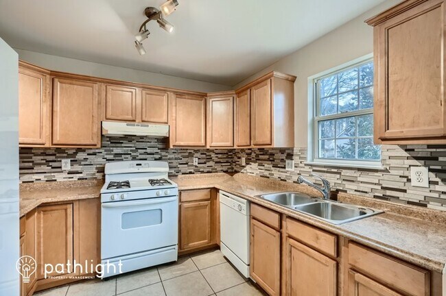 Building Photo - 4334 Peach Terrace Northwest