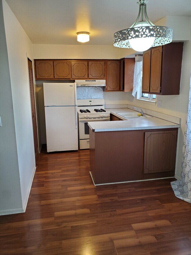 Building Photo - 8171 Denwood Dr