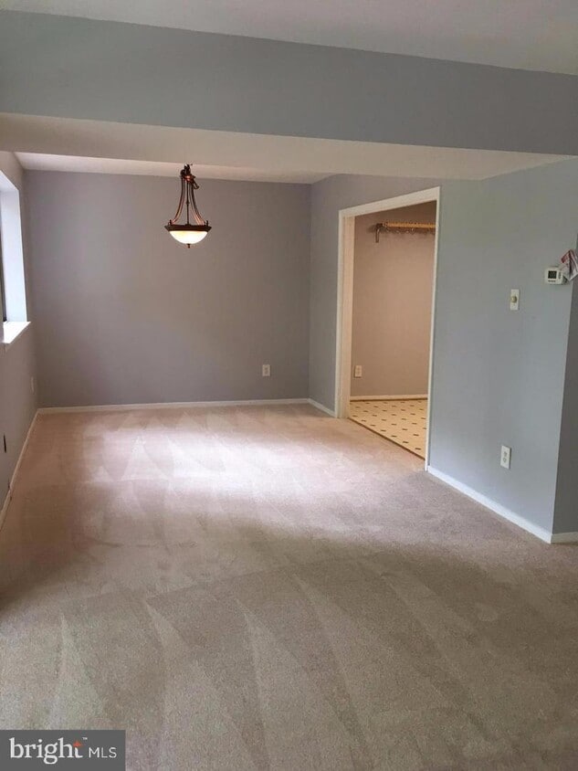 Primary Photo - 1623 Parkcrest Cir