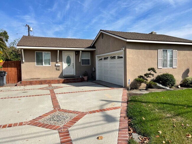 Building Photo - Fantastic 3 Bedroom 2 Bath Torrance Home!
