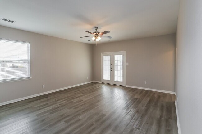 Foto del edificio - 2120 Foxglove Ct