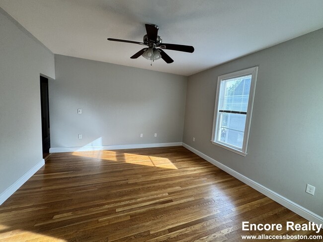 Building Photo - 13 Pleasant St