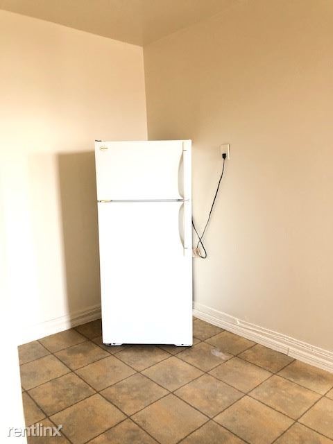 Foto del edificio - 3 br, 1 bath  - 142 Highlawn Ave