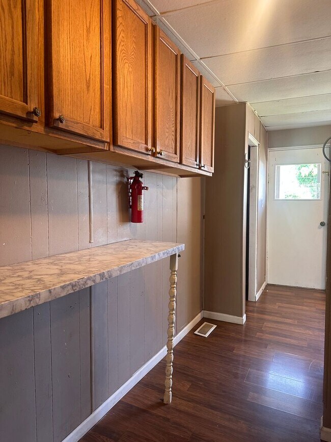 Foto del edificio - 3 bedroom, 1 bathroom Triplex: Martinsville