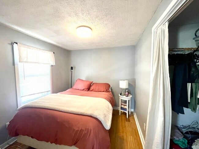 Foto del edificio - 527 E 3rd St