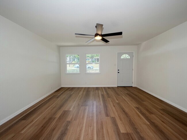 Building Photo - 1108 Park Dr