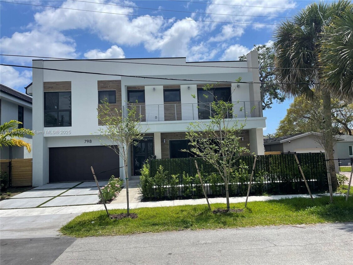 Foto principal - 798 SW 8th Way