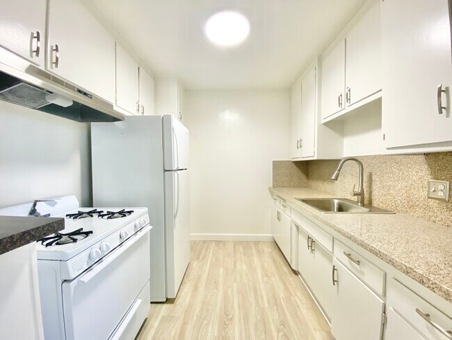 Foto del edificio - 1215 N Fuller Ave