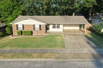 Building Photo - 5205 Stratford Rd