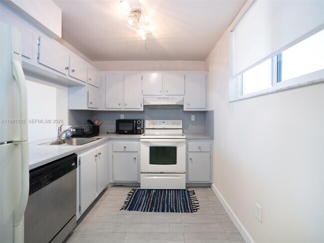 Foto del edificio - 1665 Bay Rd