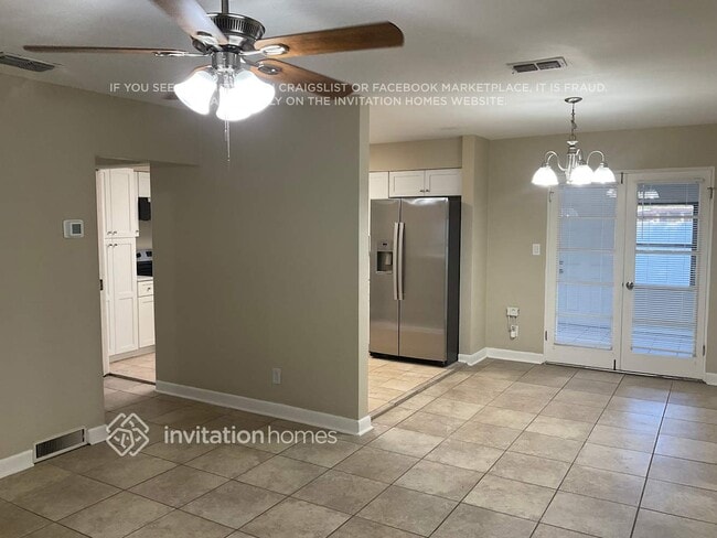 Foto del edificio - 5609 Sandalwood Dr