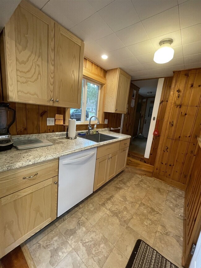 Building Photo - 65 Sebago Rd