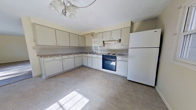 Building Photo - Apartment