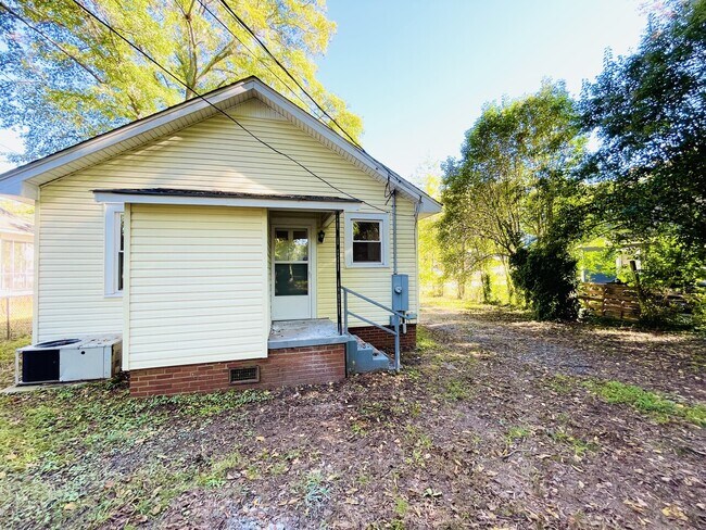Building Photo - 504 Caughlin Avenue