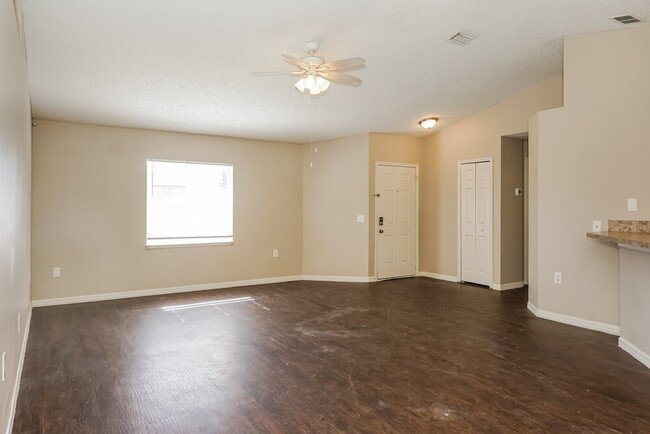 Foto del edificio - 3164 Covington Dr N