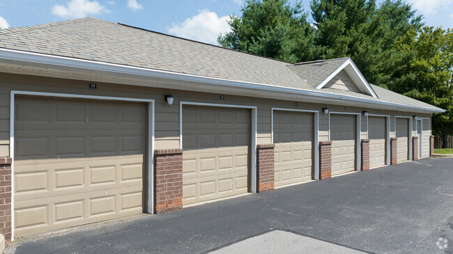 Garage Parking - Villas Of Forest Springs