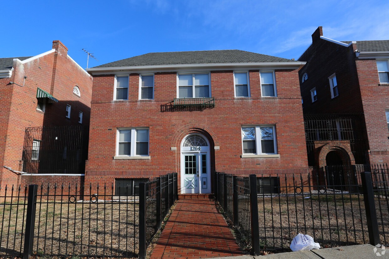Building Photo - 1260-1264 Raum St NE