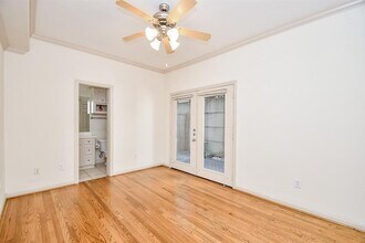 Building Photo - 1515 Hyde Park Blvd