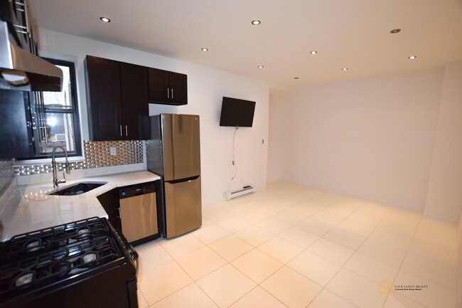 Building Photo - 606 W 137th St