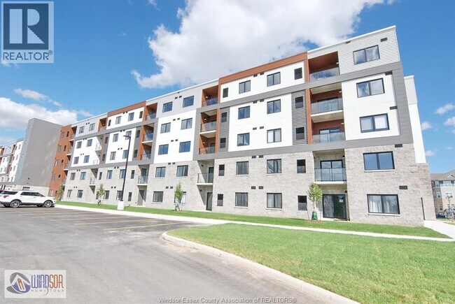 Photo du bâtiment - 2550 Sandwich W Pkwy