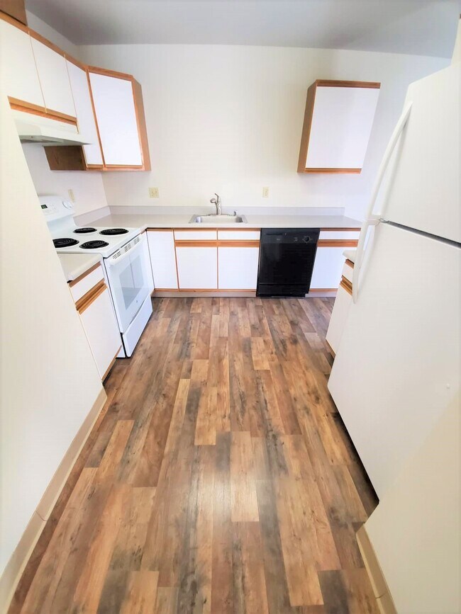 Kitchen - 809 24th St NE