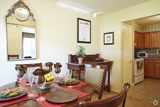 Dining Room - Valley Ridge Apartments