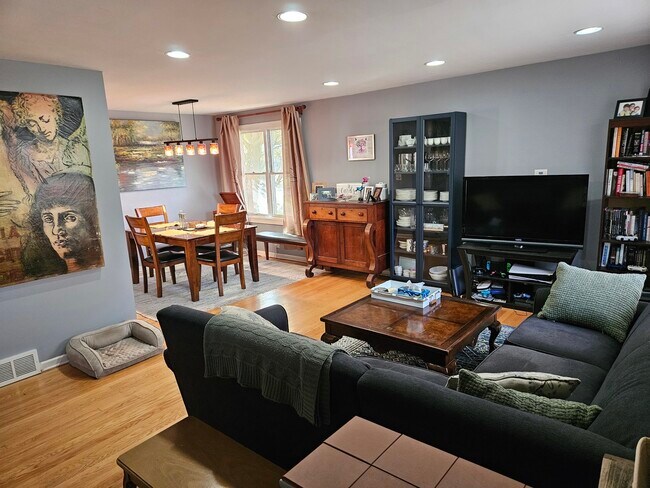 Foto del edificio - 9257 Lawler Ave