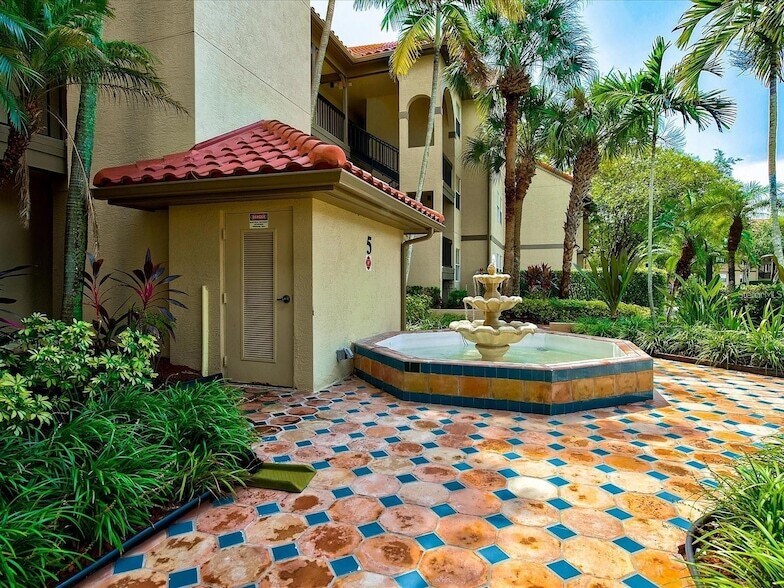 Foto principal - 2400 Feather Sound Dr