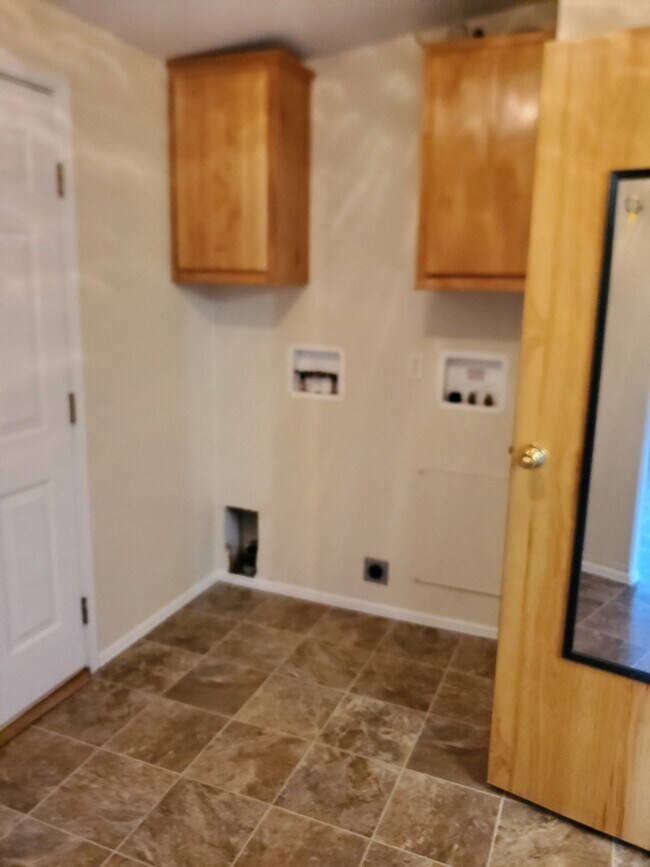 Building Photo - 1222 Bramblewood Ln