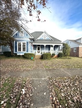 Building Photo - 1119 College St