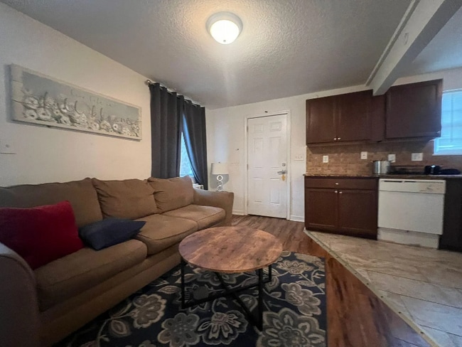 Building Photo - 702 Mitchell Dr