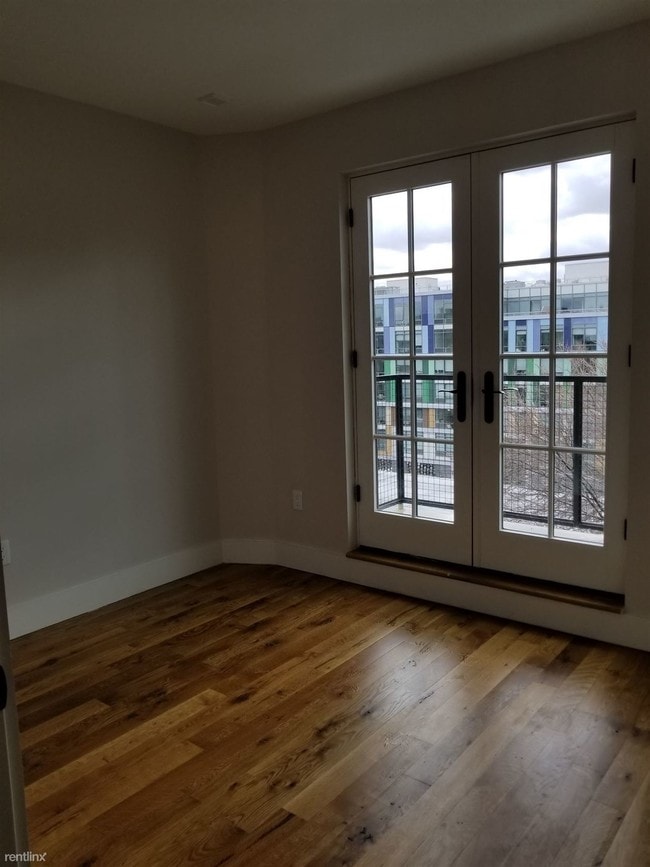 Building Photo - 4 br, 2 bath  - 234 N 11th St 4