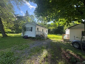 Building Photo - 1 Royal Acres Dr