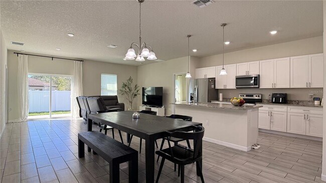 Foto del edificio - 2129 Hibiscus Pl