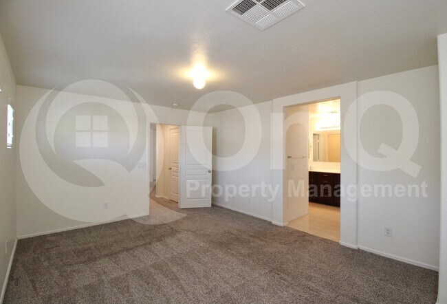 Building Photo - 3834 E Santa Fe Ln